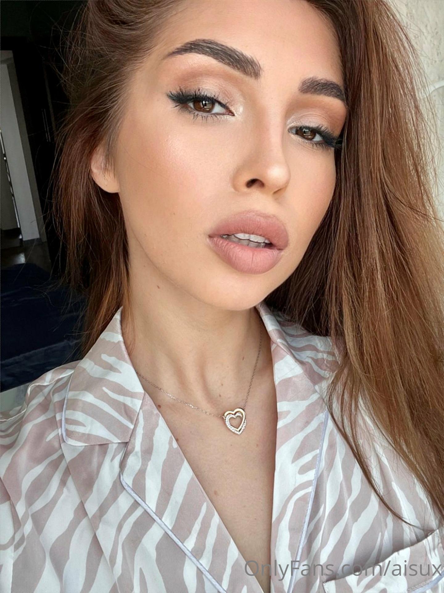 aisultana / aisux Nude OnlyFans Leaks 1