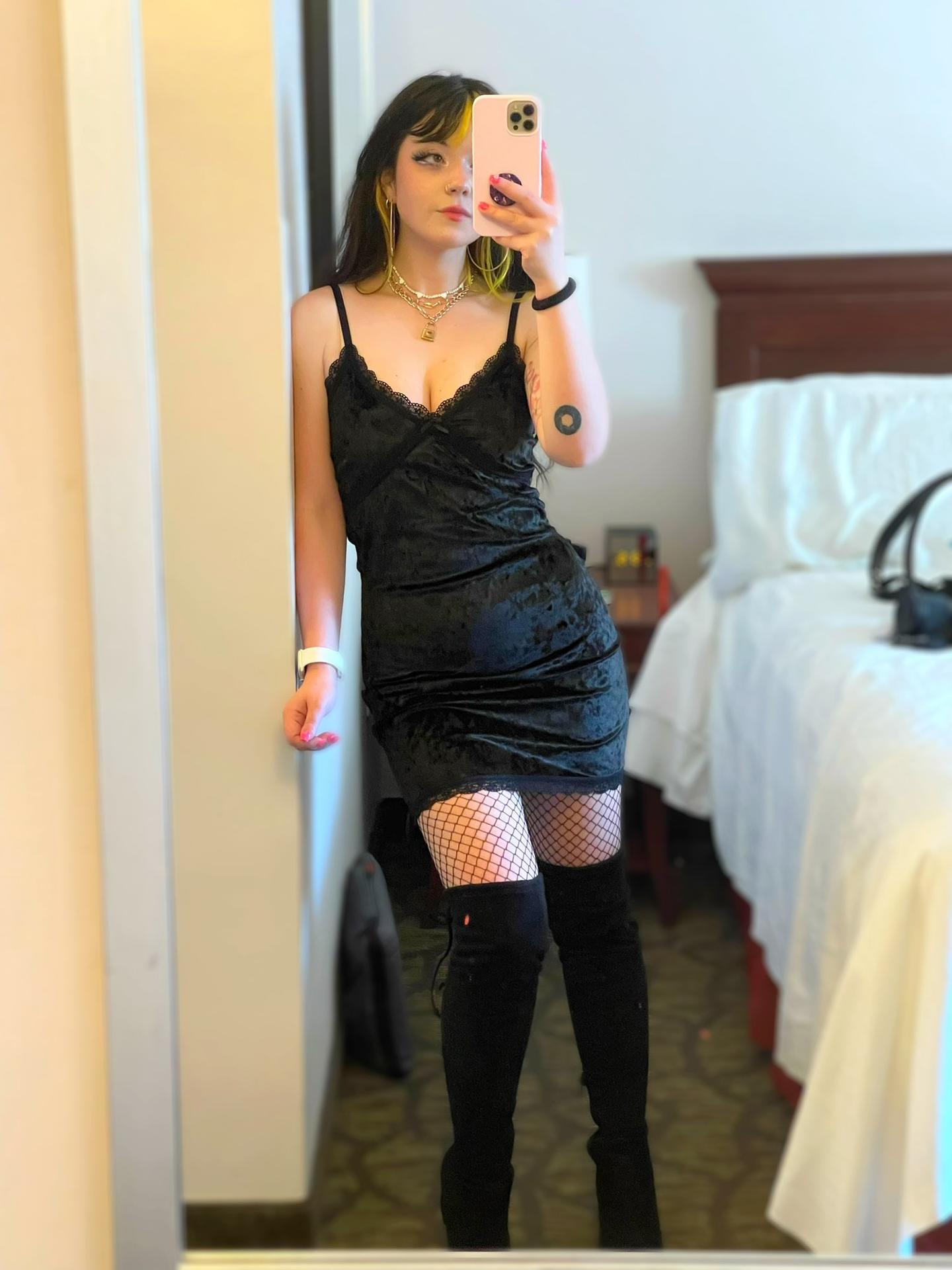 Bootz / larissatheone Nude OnlyFans Leaks 1