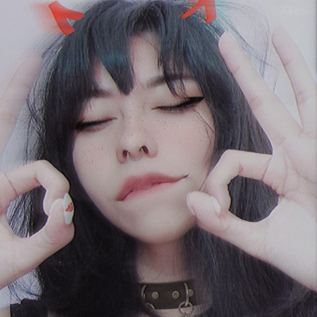 Lilywaifu / lily_waffle / lilylovesyouu Nude OnlyFans Leaks 1
