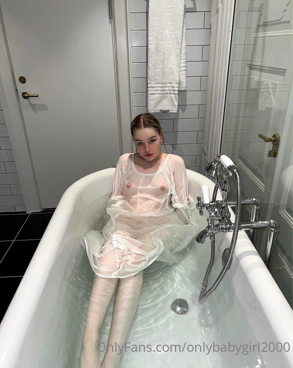 onlybabygirl2000 / oog2000 Nude OnlyFans Leaks 6