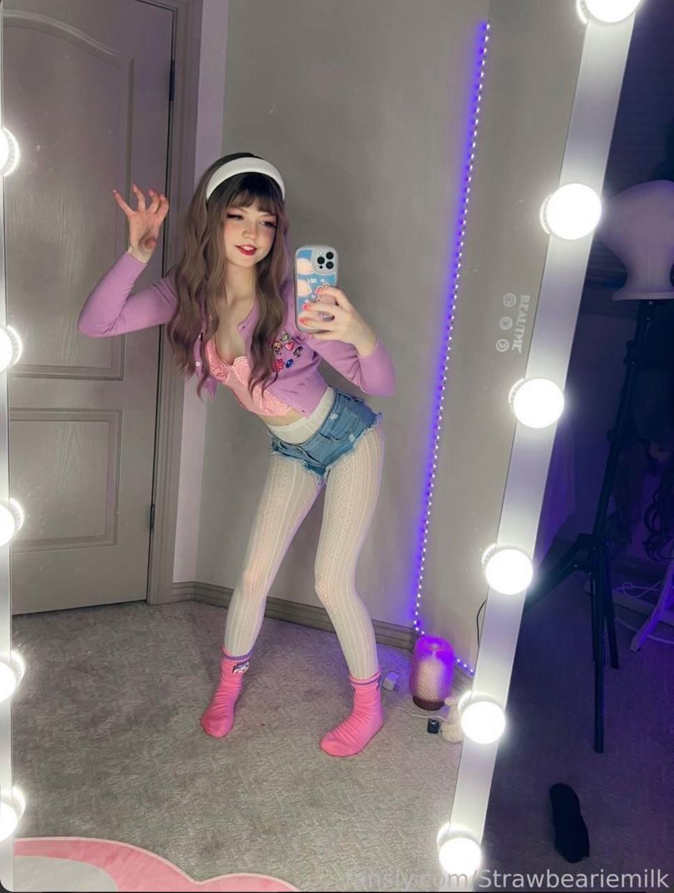 Strawbeariemilkk / StrawberryMillk Nude OnlyFans Leaks 1