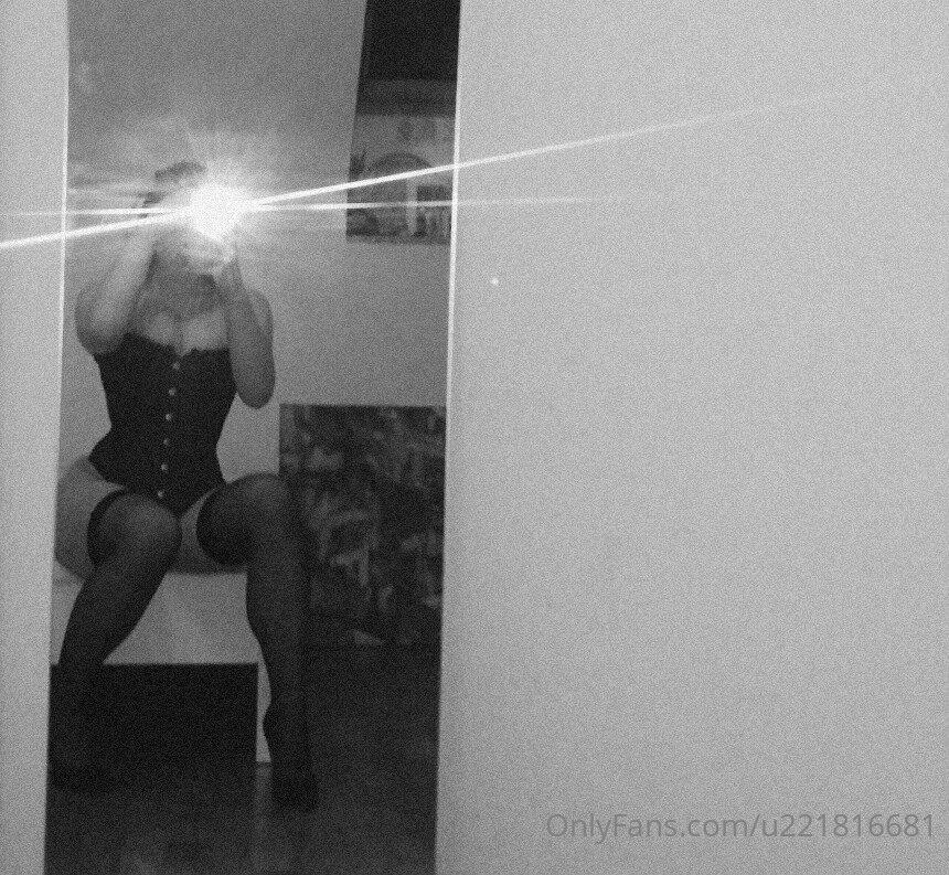 u221816681 / xoxoshawtyxoxo Nude OnlyFans Leaks 1