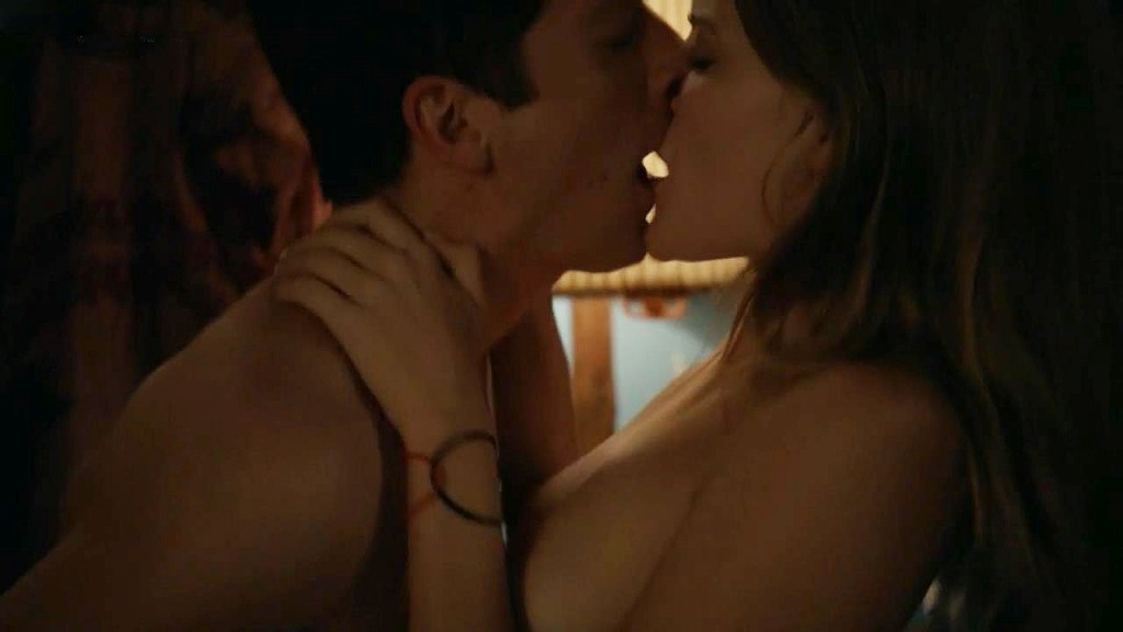 Emma Greenwell  Naked 06