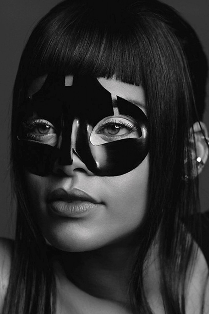 Rihanna Topless 04