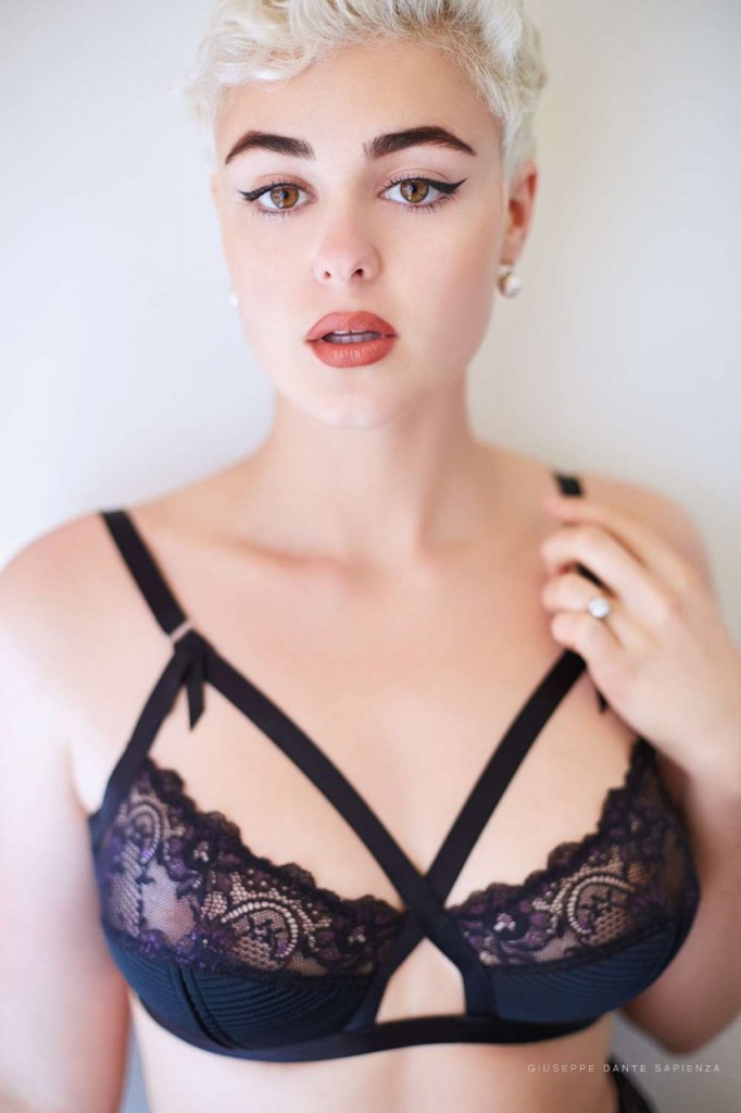Stefania Ferrario Topless 02