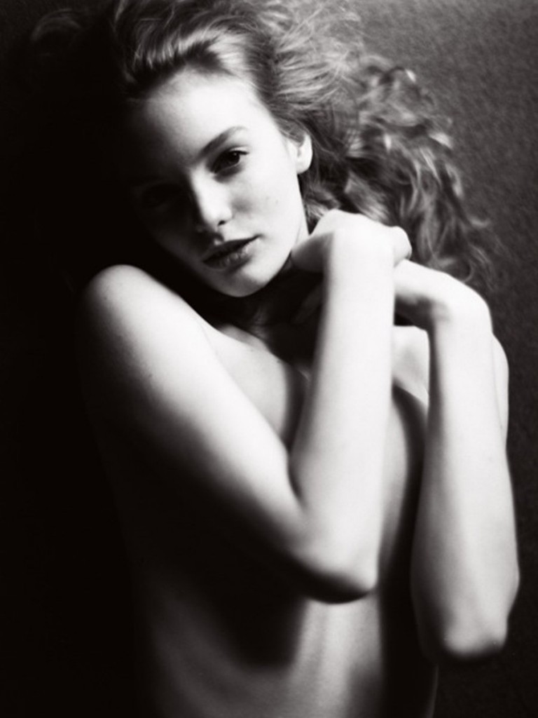 Clara Settje Naked 02
