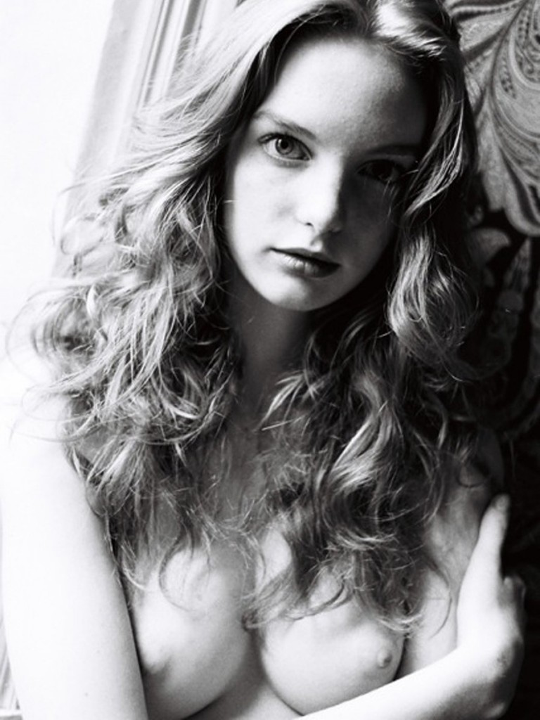 Clara Settje Naked 09
