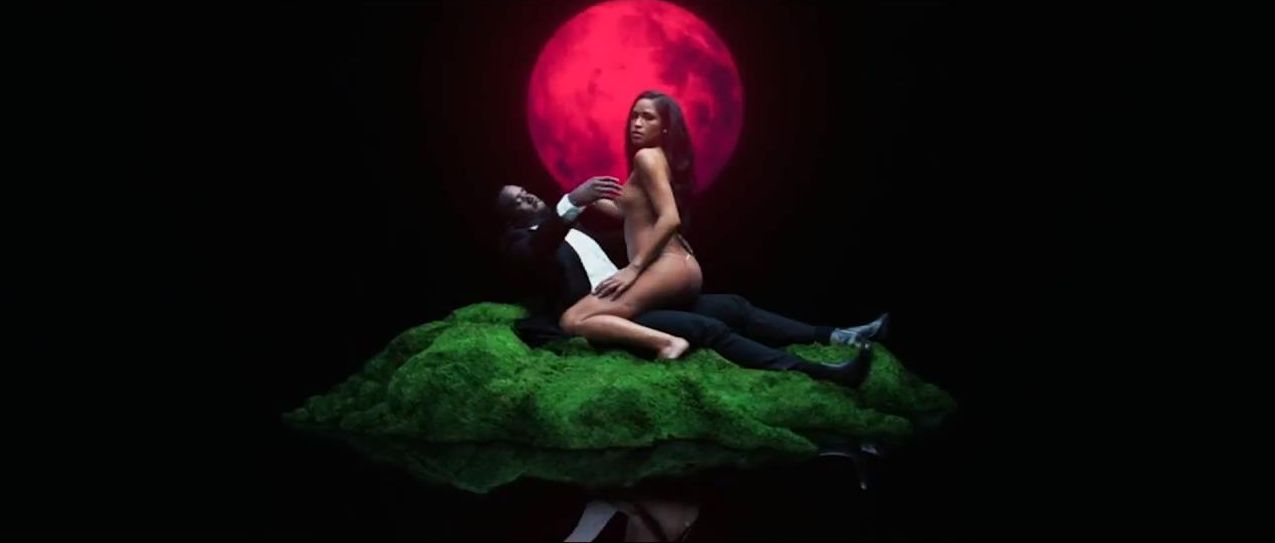 Cassie-Ventura-Topless-10