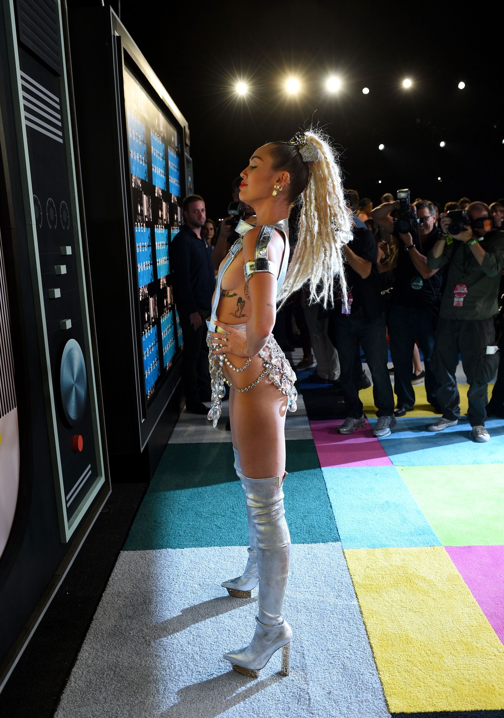 Miley-Cyrus-Sexy-111