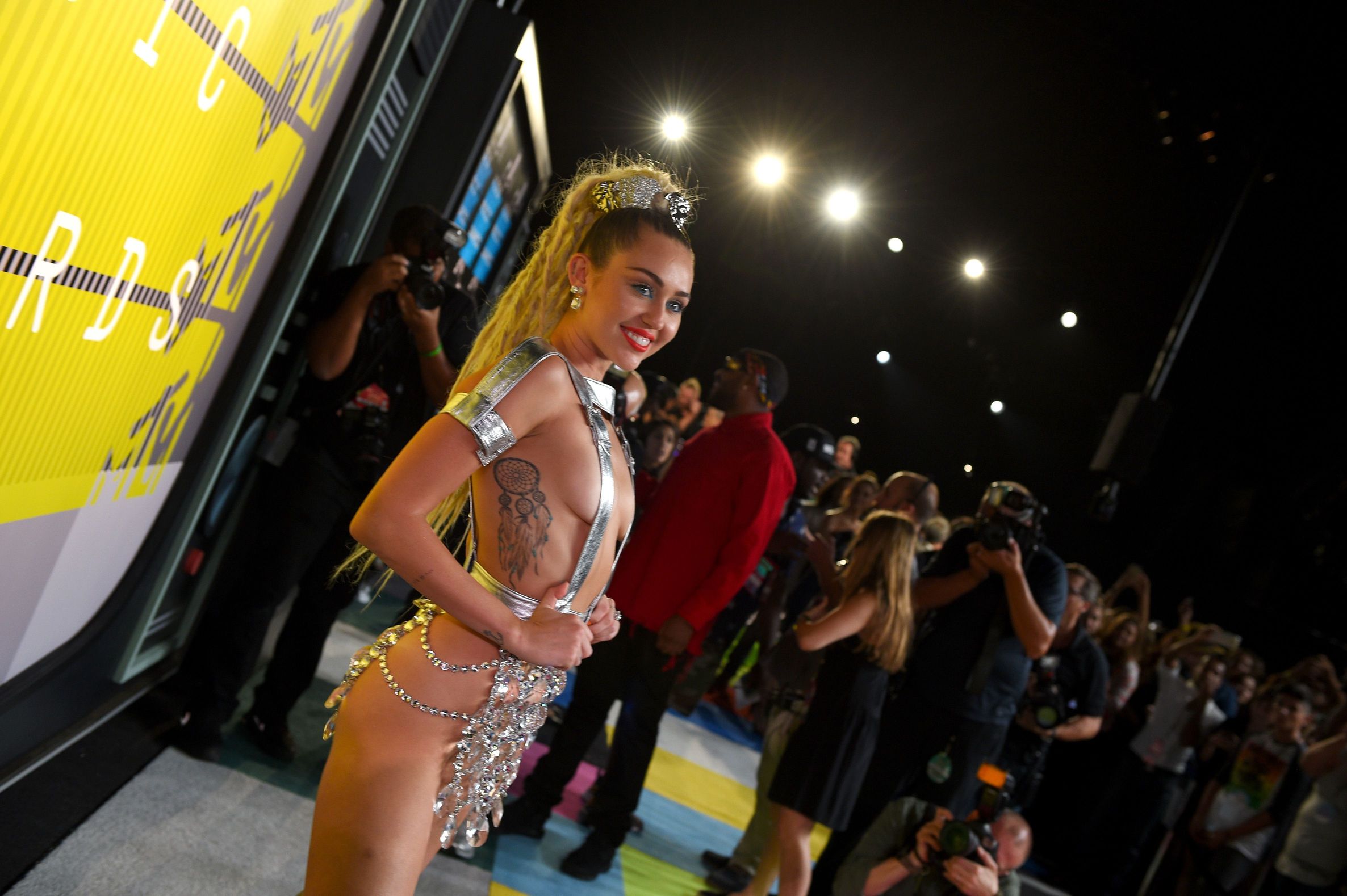 Miley-Cyrus-Sexy-120