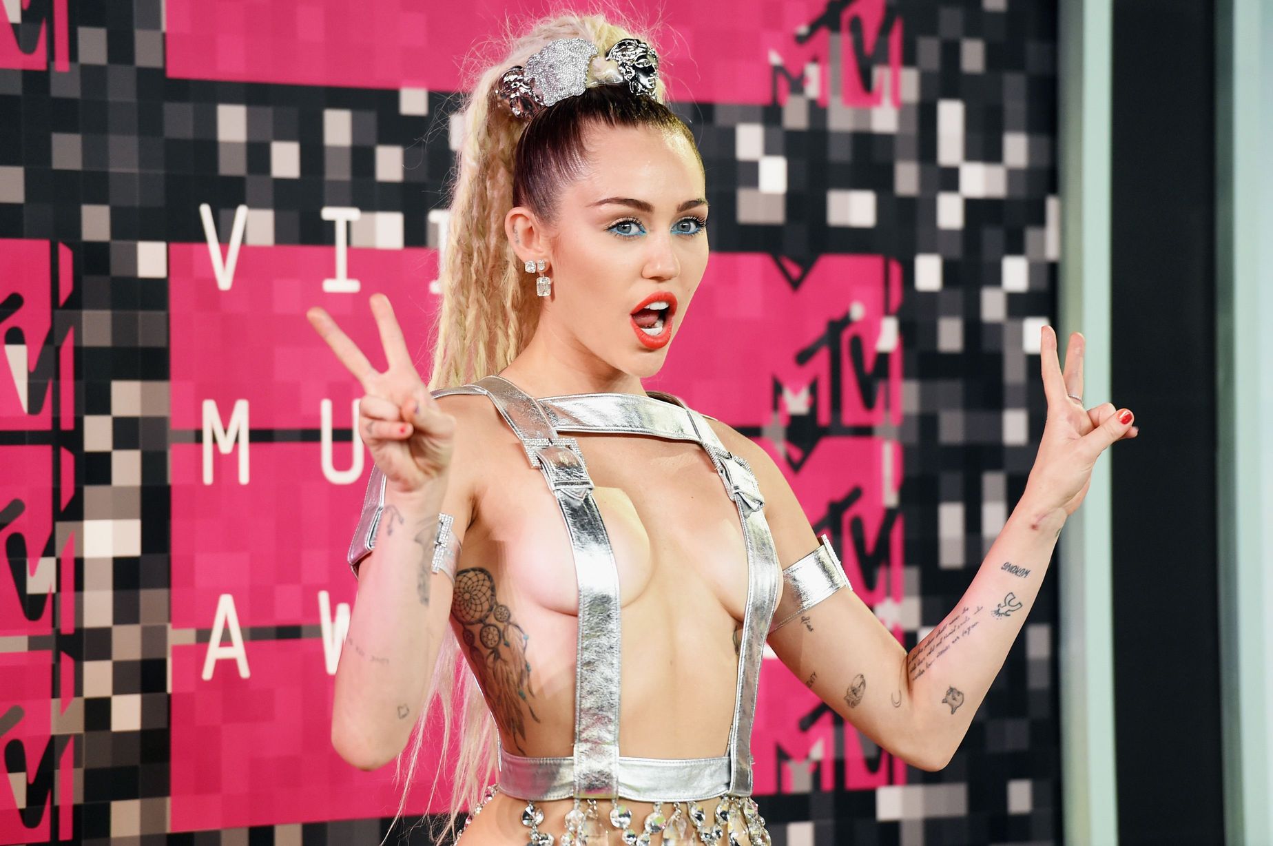 Miley-Cyrus-Sexy-123