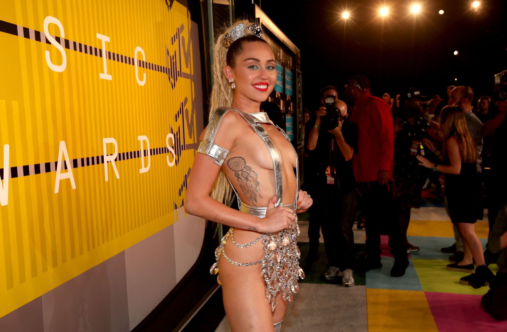 Miley-Cyrus-Sexy-124