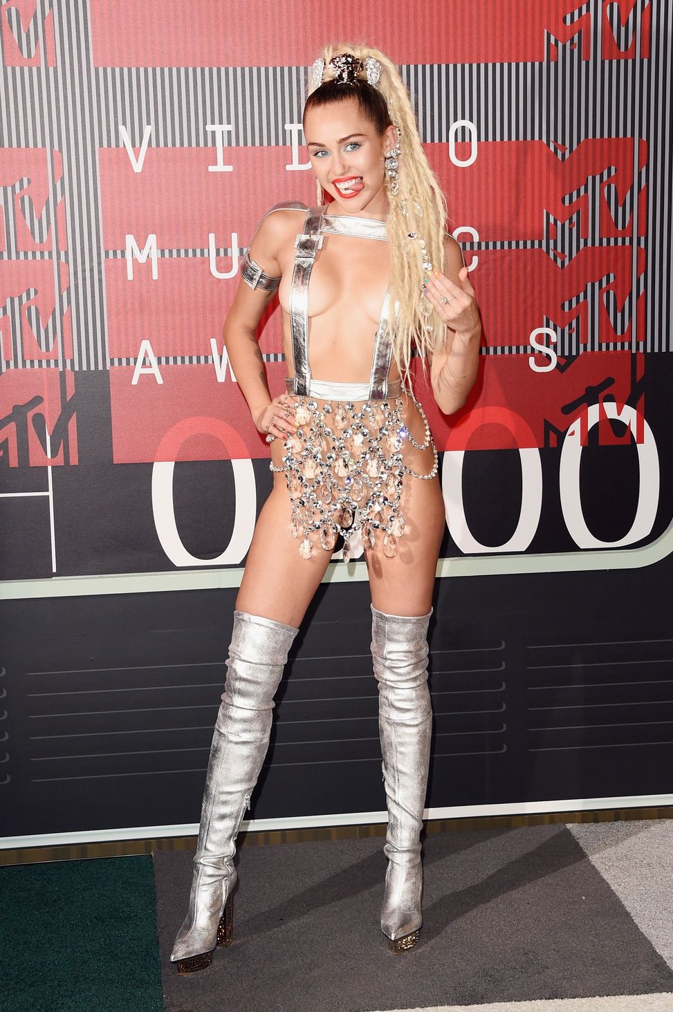 Miley-Cyrus-Sexy-129