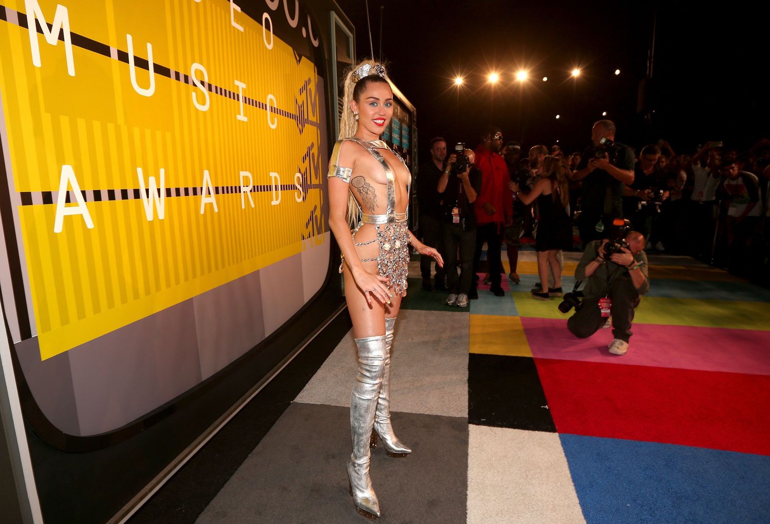 Miley-Cyrus-Sexy-136