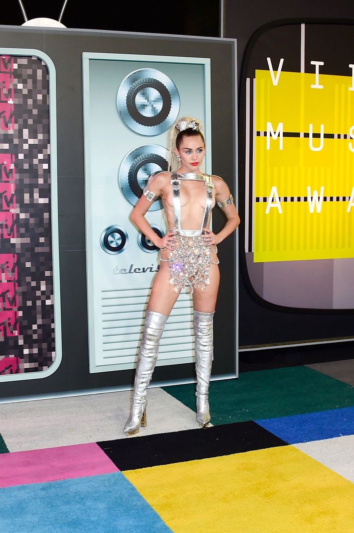 Miley-Cyrus-Sexy-137