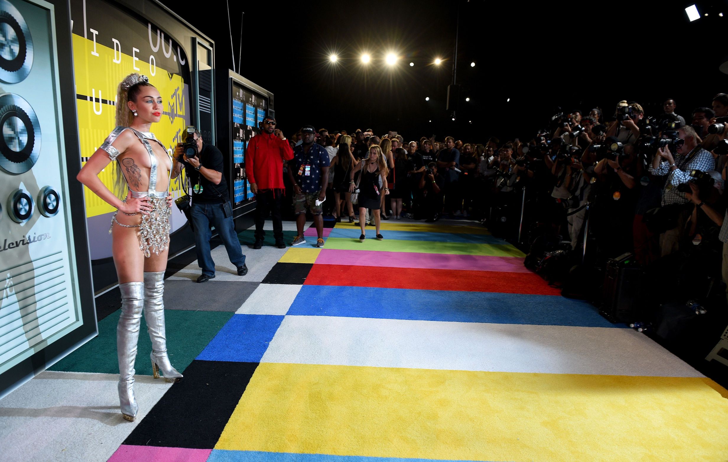 Miley-Cyrus-Sexy-139