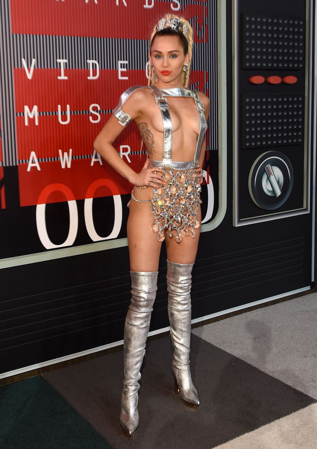 Miley-Cyrus-Sexy-154