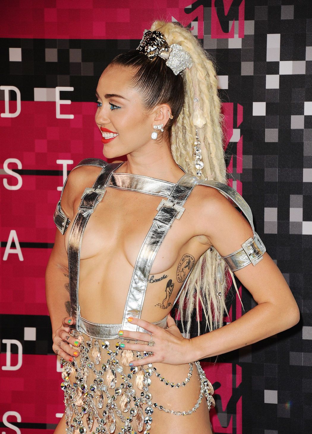 Miley-Cyrus-Sexy-50