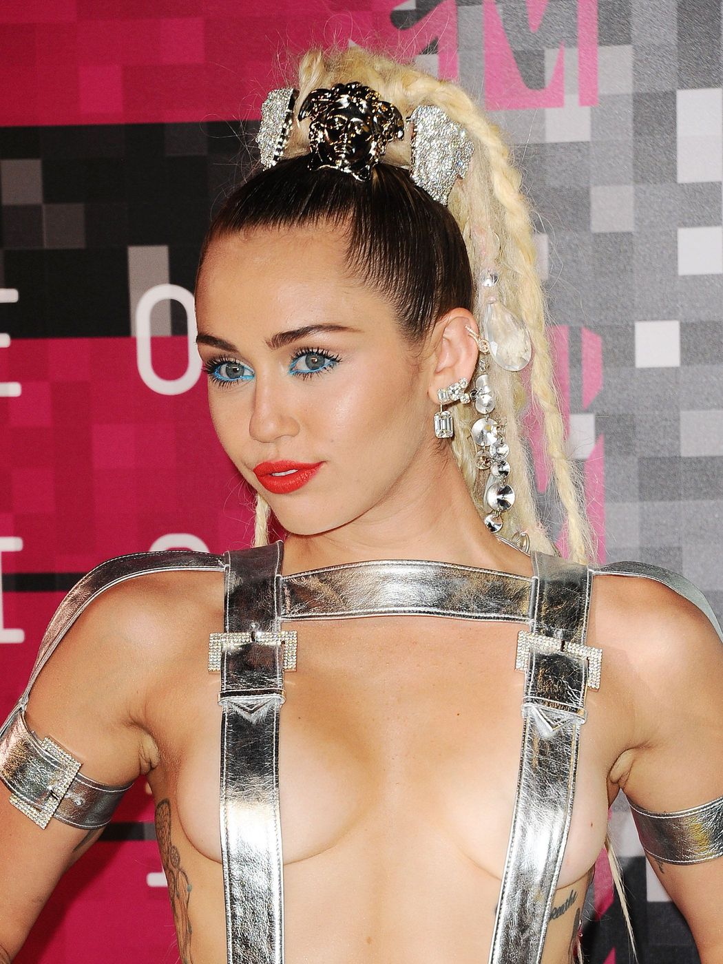 Miley-Cyrus-Sexy-51