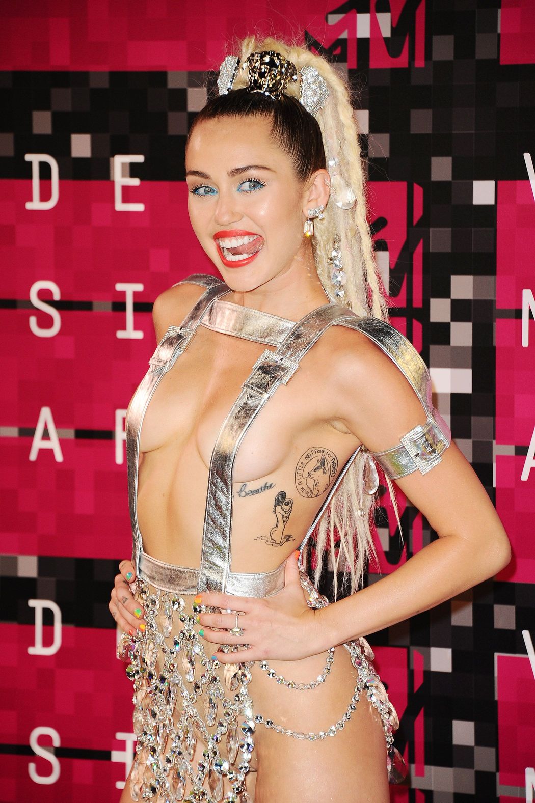Miley-Cyrus-Sexy-55