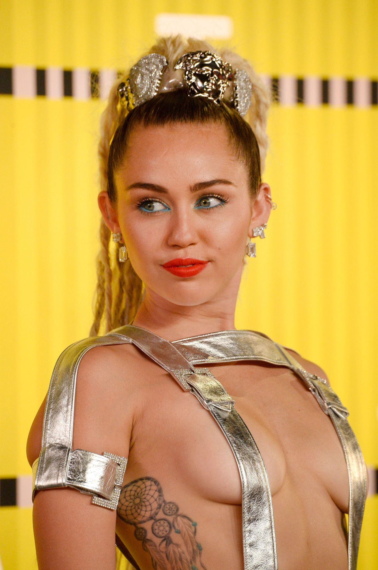 Miley-Cyrus-Sexy-85