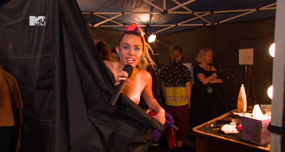 Miley-Cyrus-Sexy-9