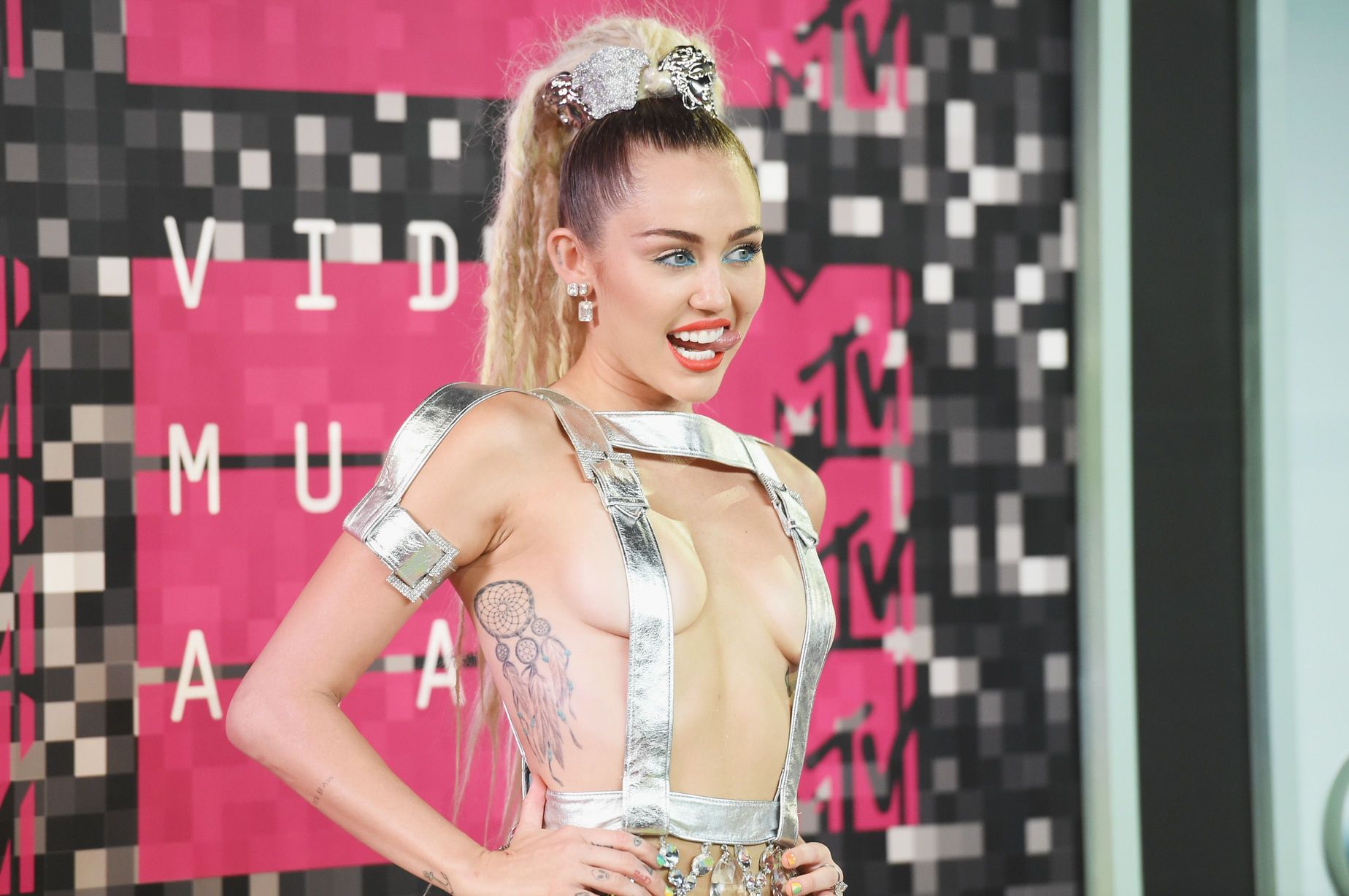 Miley-Cyrus-Sexy-97