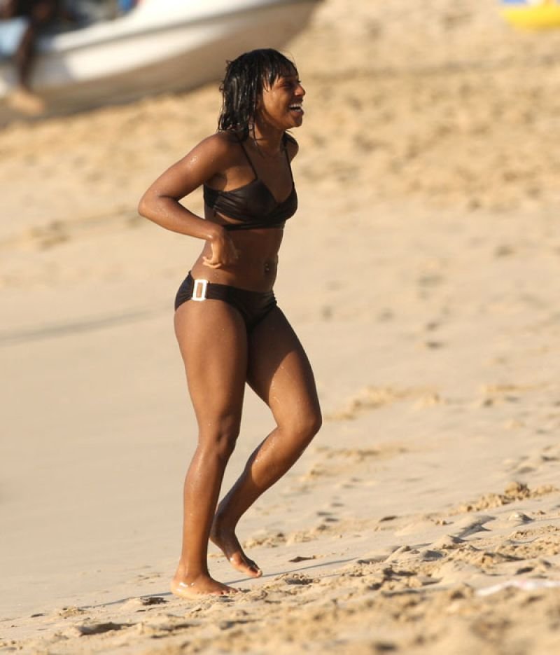 Alexandra-Burke-in-Black-Bikini--04