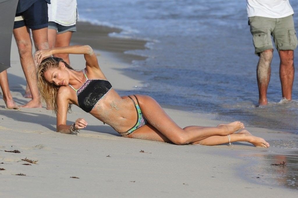 Candice-Swanepoel-Sexy-13