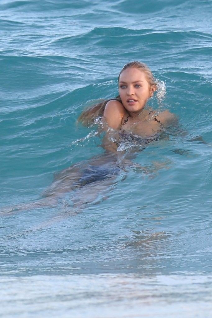 Candice-Swanepoel-Sexy-30