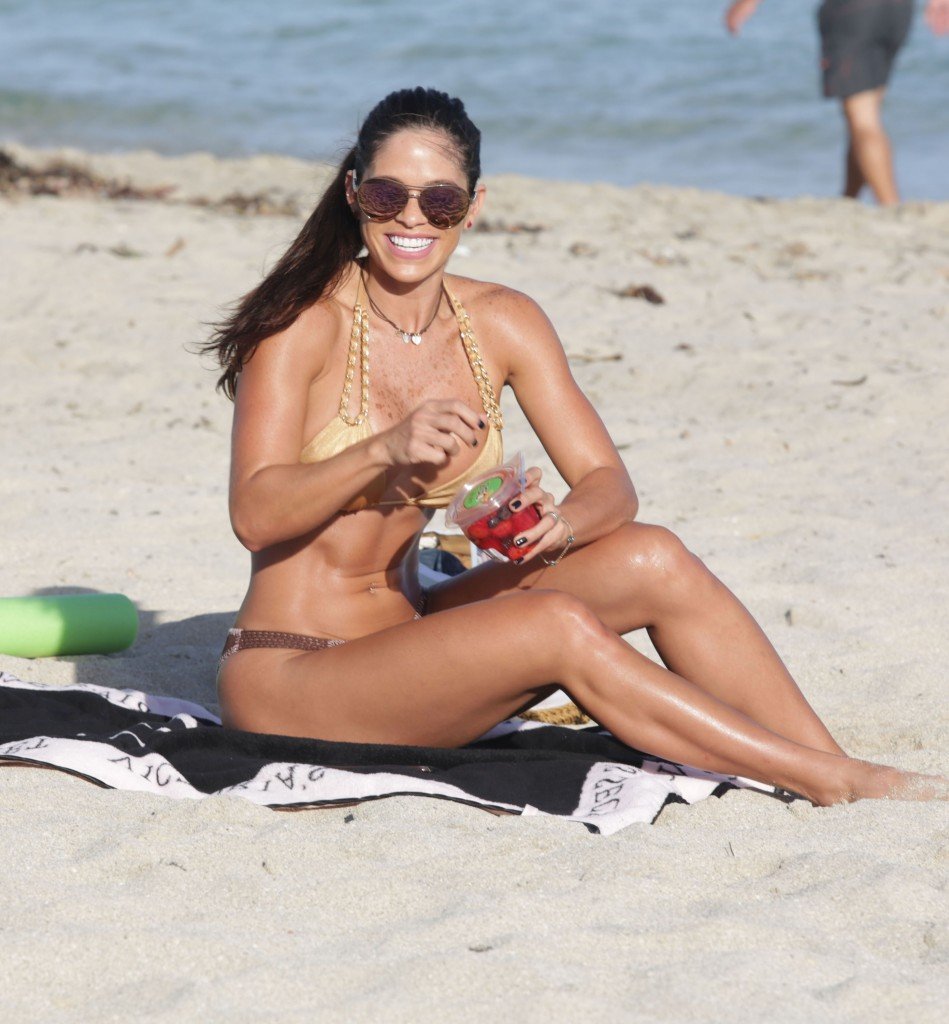 Michelle-Lewin-in-a-Bikini-20