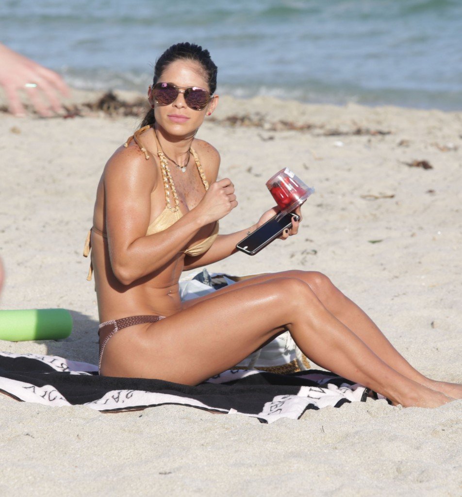 Michelle-Lewin-in-a-Bikini-22