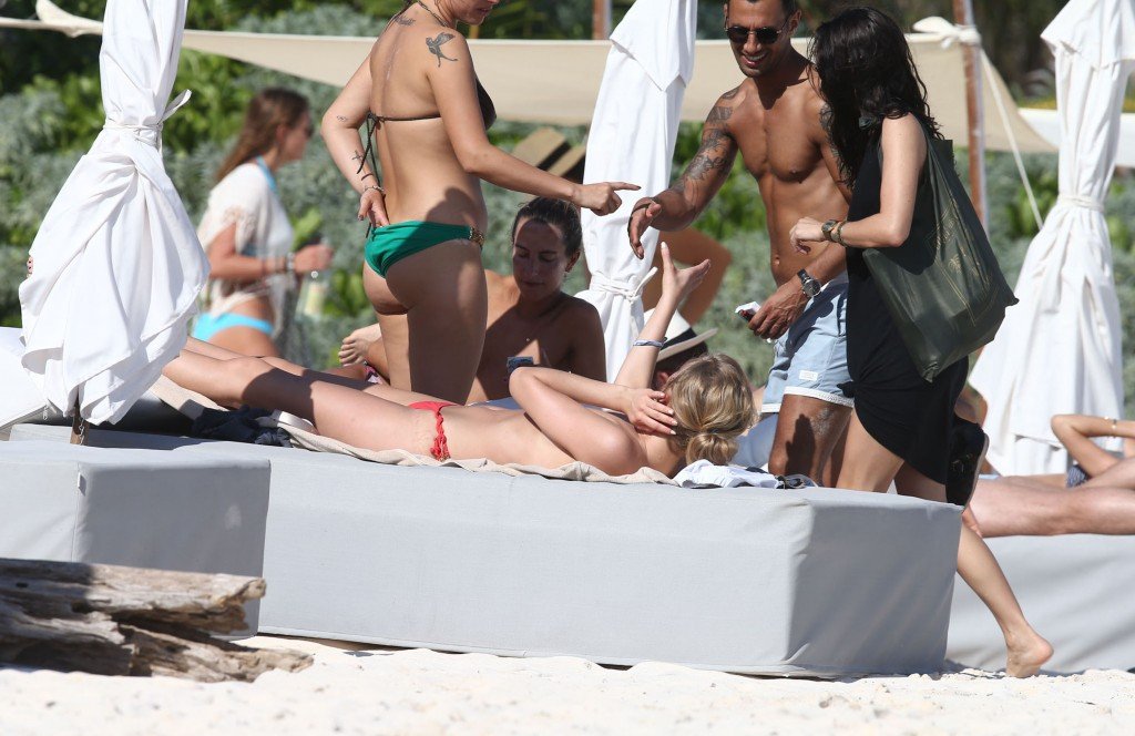 Toni-Garrn-Topless-17