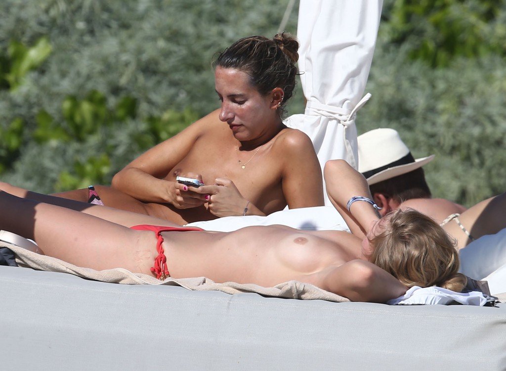 Toni-Garrn-Topless-21