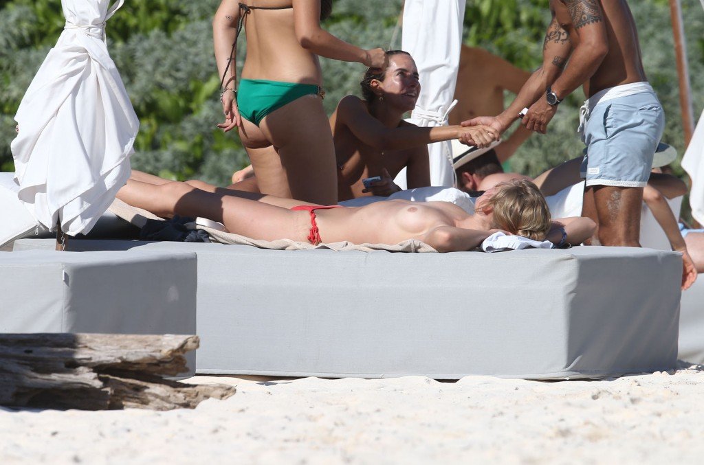 Toni-Garrn-Topless-22