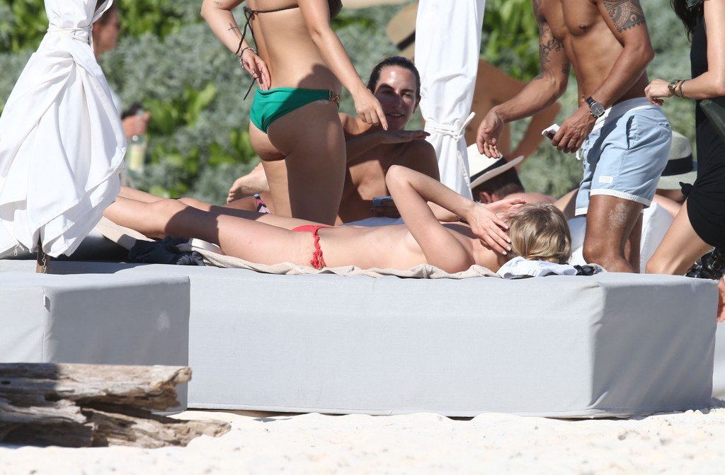 Toni-Garrn-Topless-28