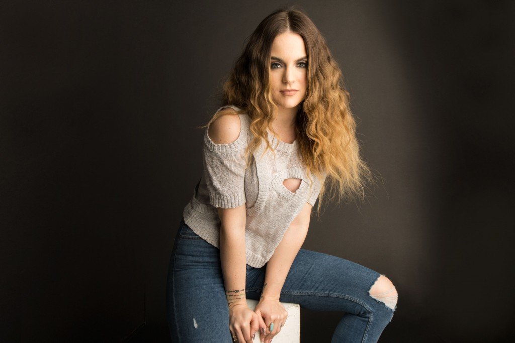 Joanna-JoJo-Levesque-Pokies-1
