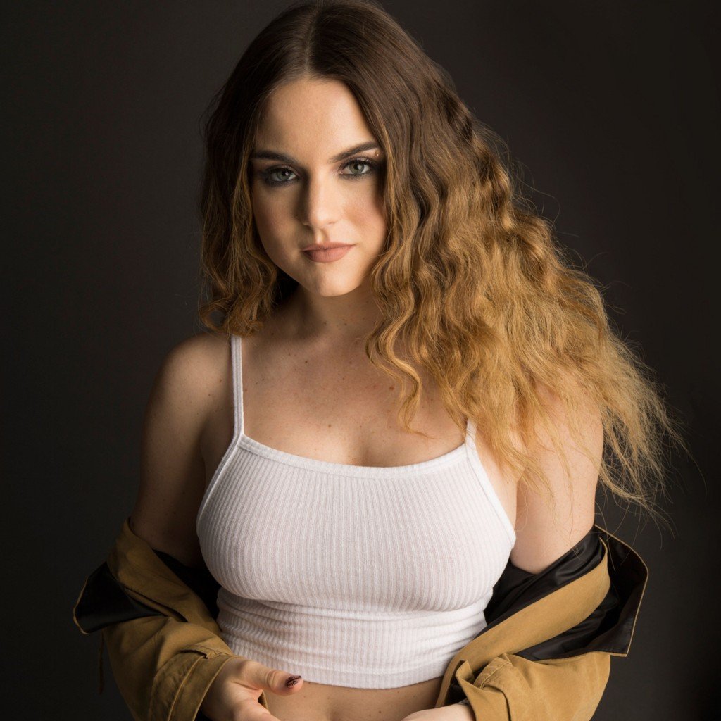 Joanna-JoJo-Levesque-Pokies-4