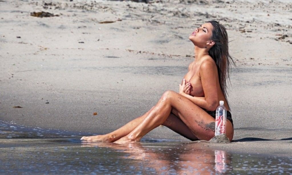 Tawny-Jordan-Sexy-Topless-37
