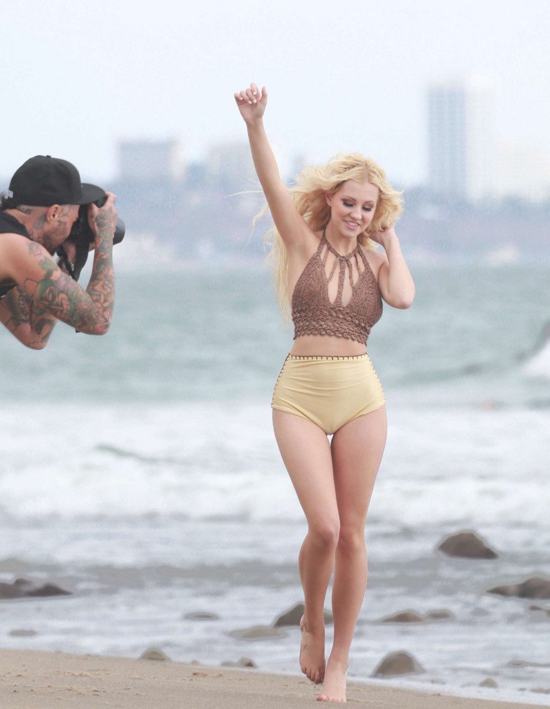 Ava Sambora Sexy 31