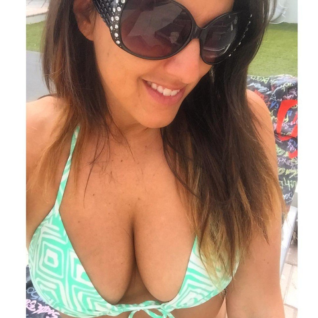 Claudia Romani Cleavage1