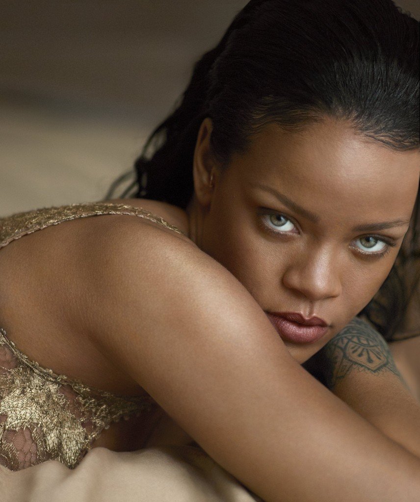 Rihanna Sexy 2