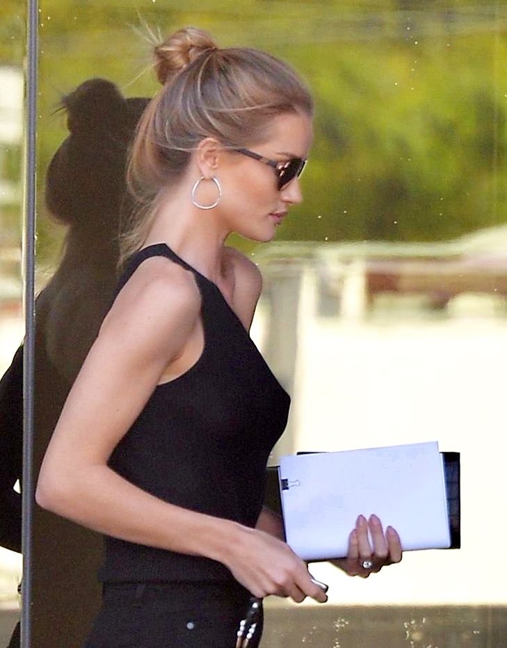 Rosie Huntington-Whiteley Braless 4