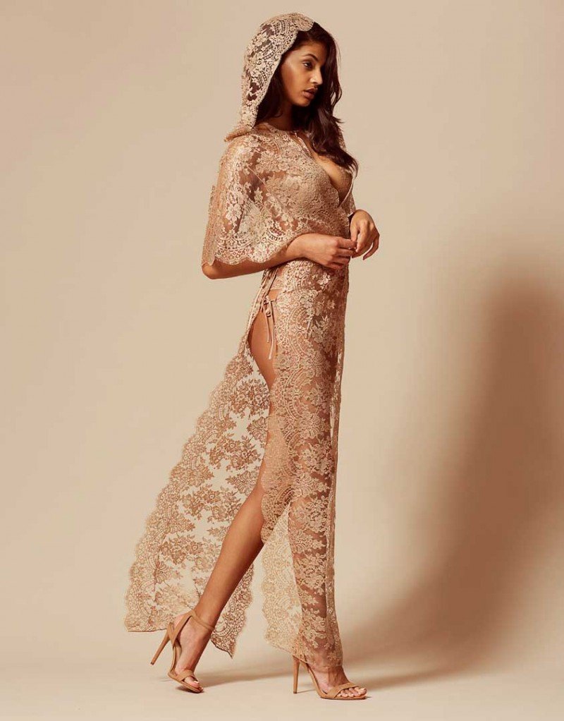 Tsanna Latouche Sexy 38
