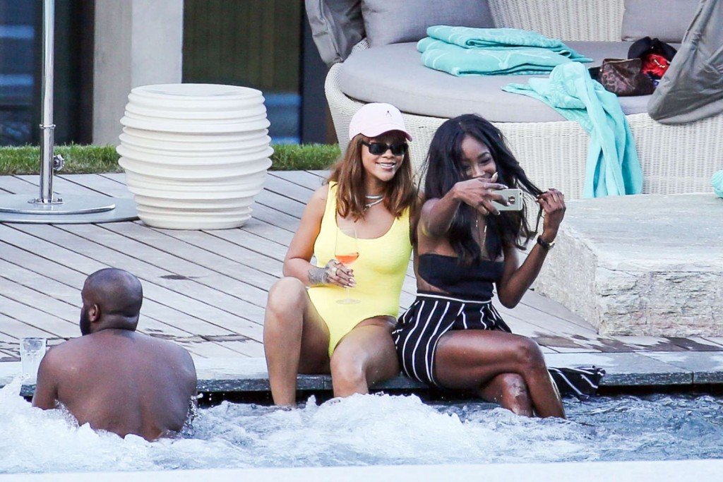 Rihanna Sexy 9