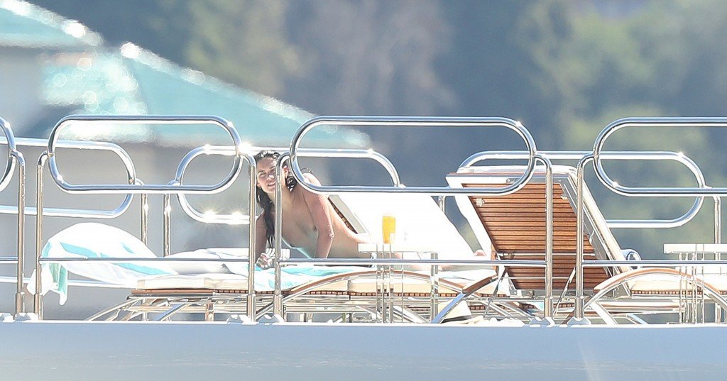 Sara Sampaio Topless 7