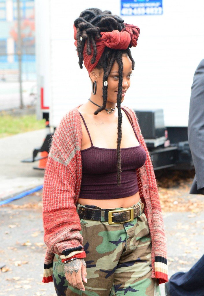 Rihanna Pokies 4