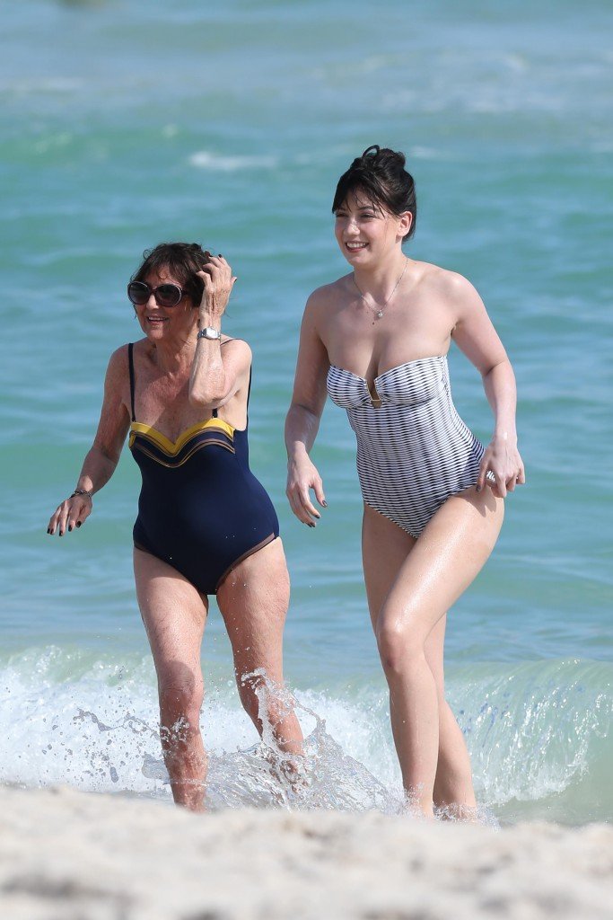 Daisy Lowe Sexy thefappening.so 2