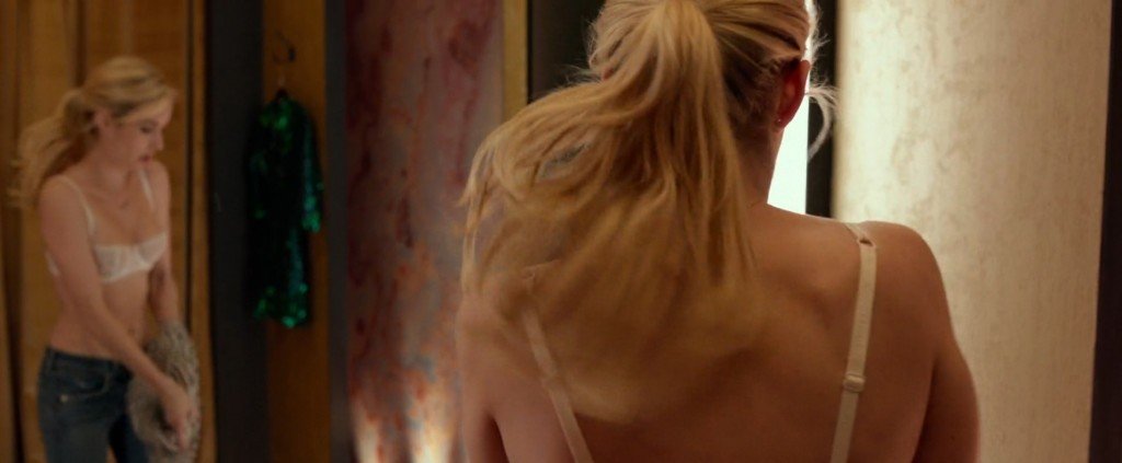 Emma Roberts Sexy 2