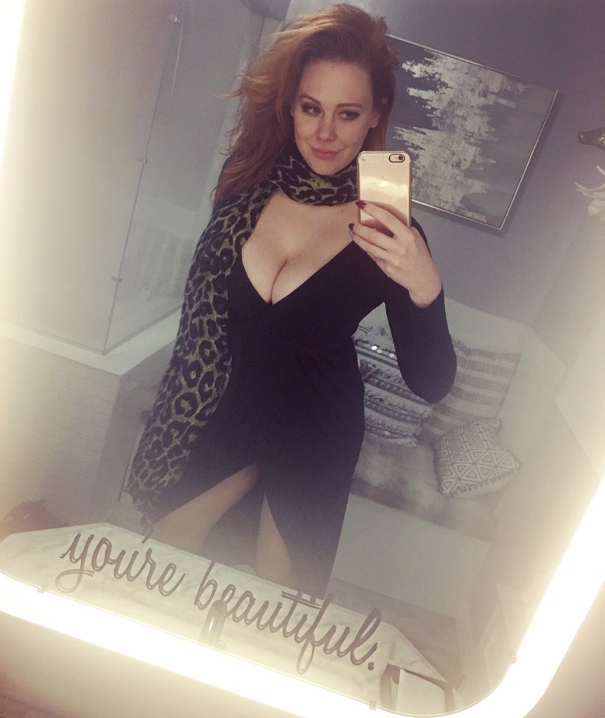 Maitland Ward Baxter Cleavage 4